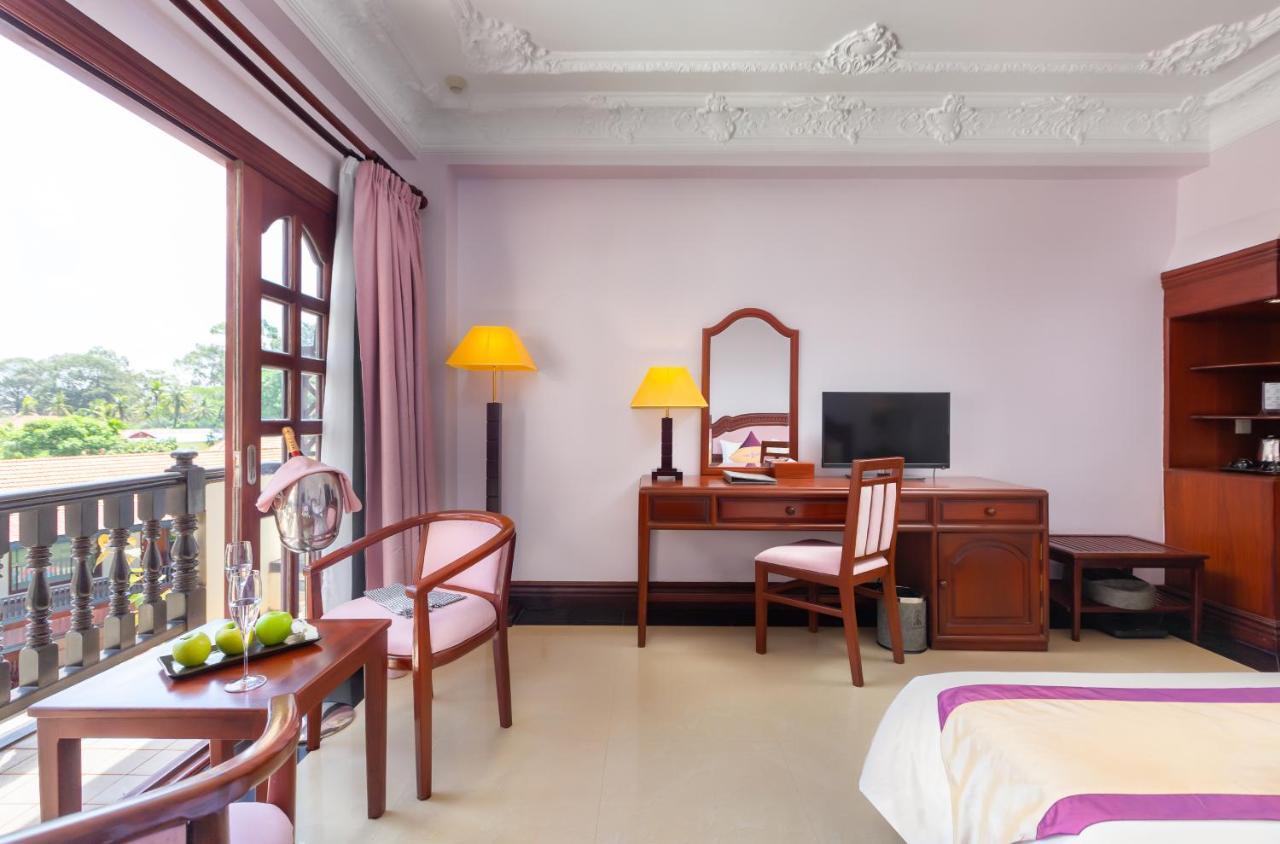 Regency Angkor Hotel Сиемрип Экстерьер фото
