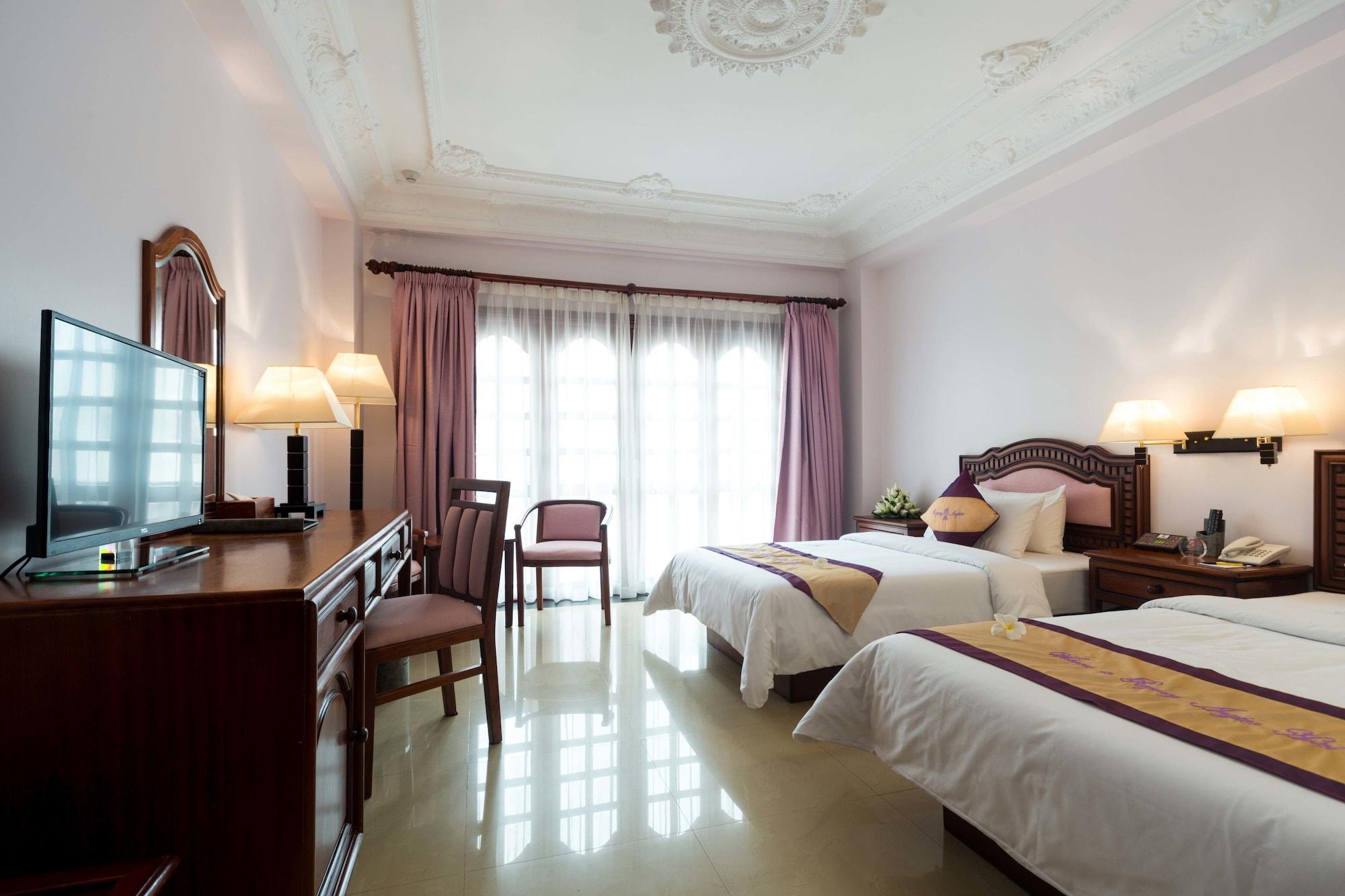 Regency Angkor Hotel Сиемрип Экстерьер фото