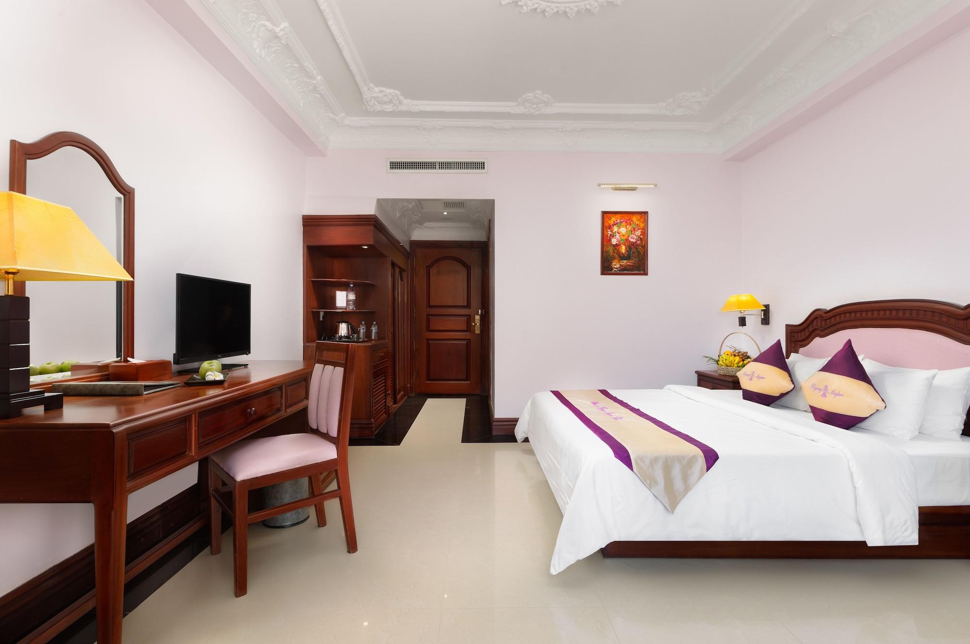 Regency Angkor Hotel Сиемрип Экстерьер фото