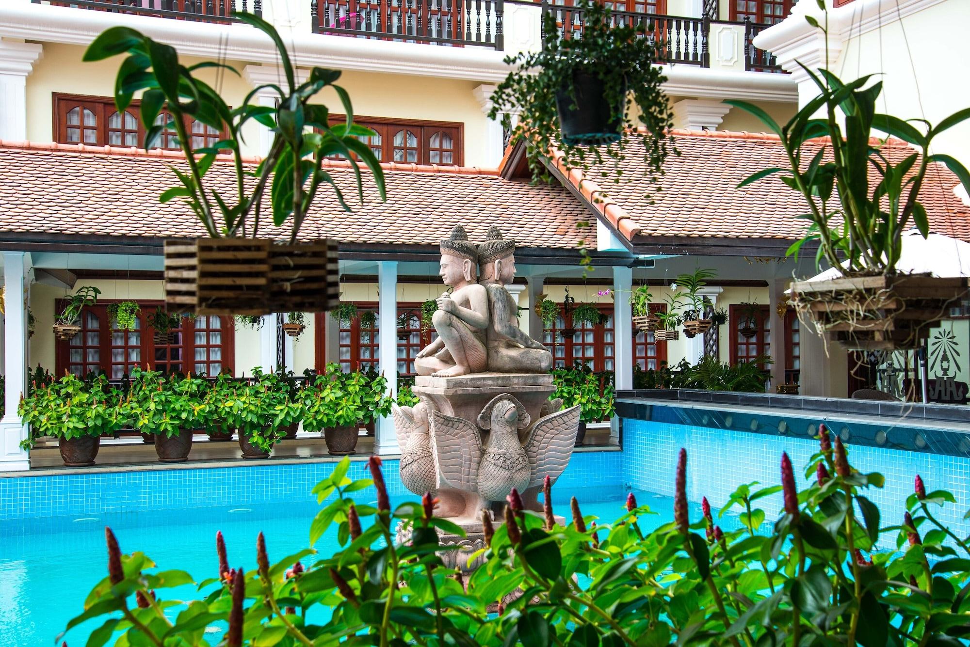 Regency Angkor Hotel Сиемрип Экстерьер фото