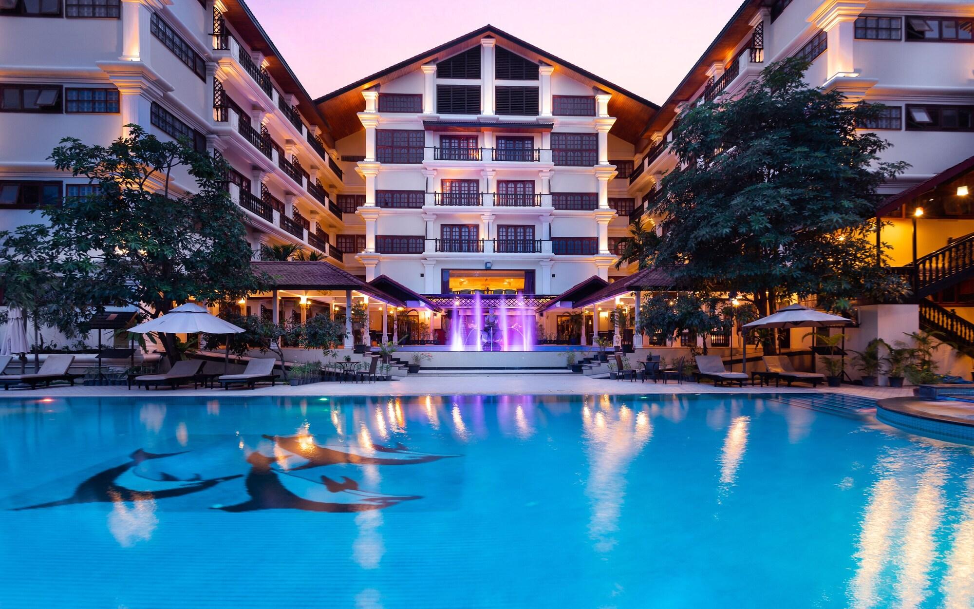 Regency Angkor Hotel Сиемрип Экстерьер фото