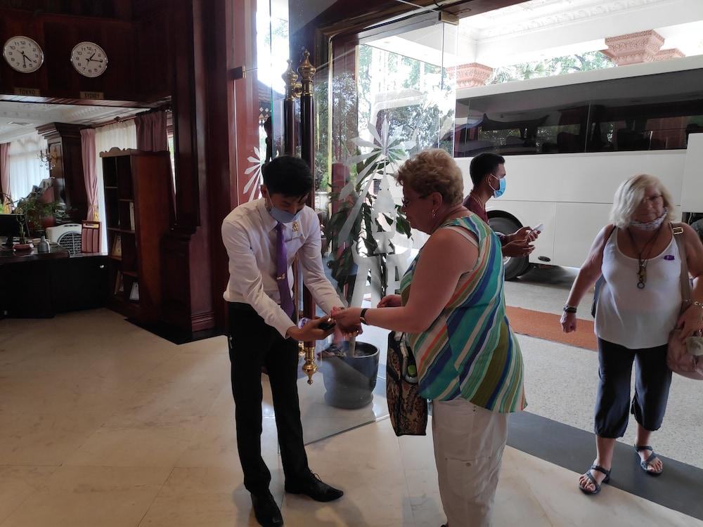 Regency Angkor Hotel Сиемрип Экстерьер фото