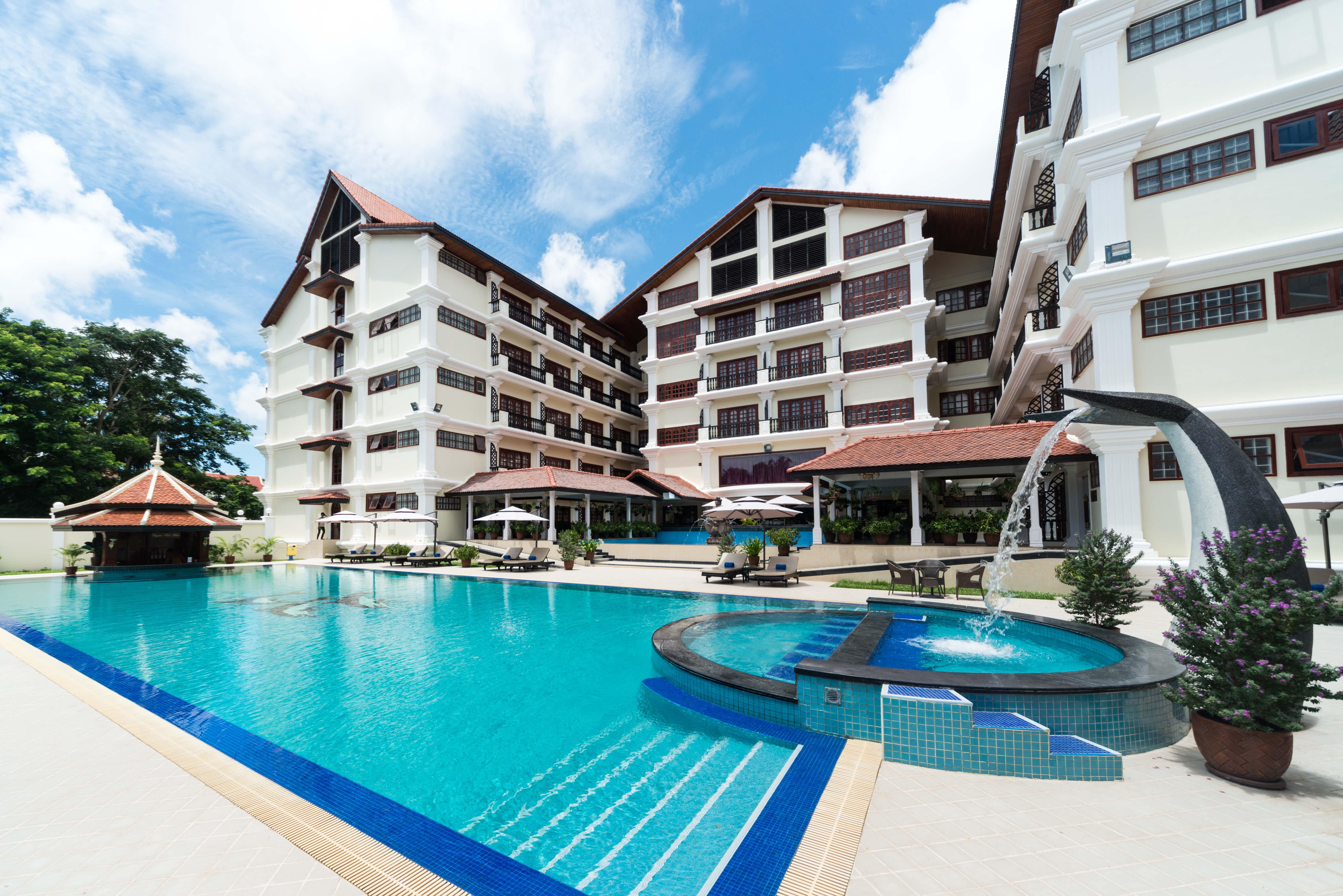 Regency Angkor Hotel Сиемрип Экстерьер фото