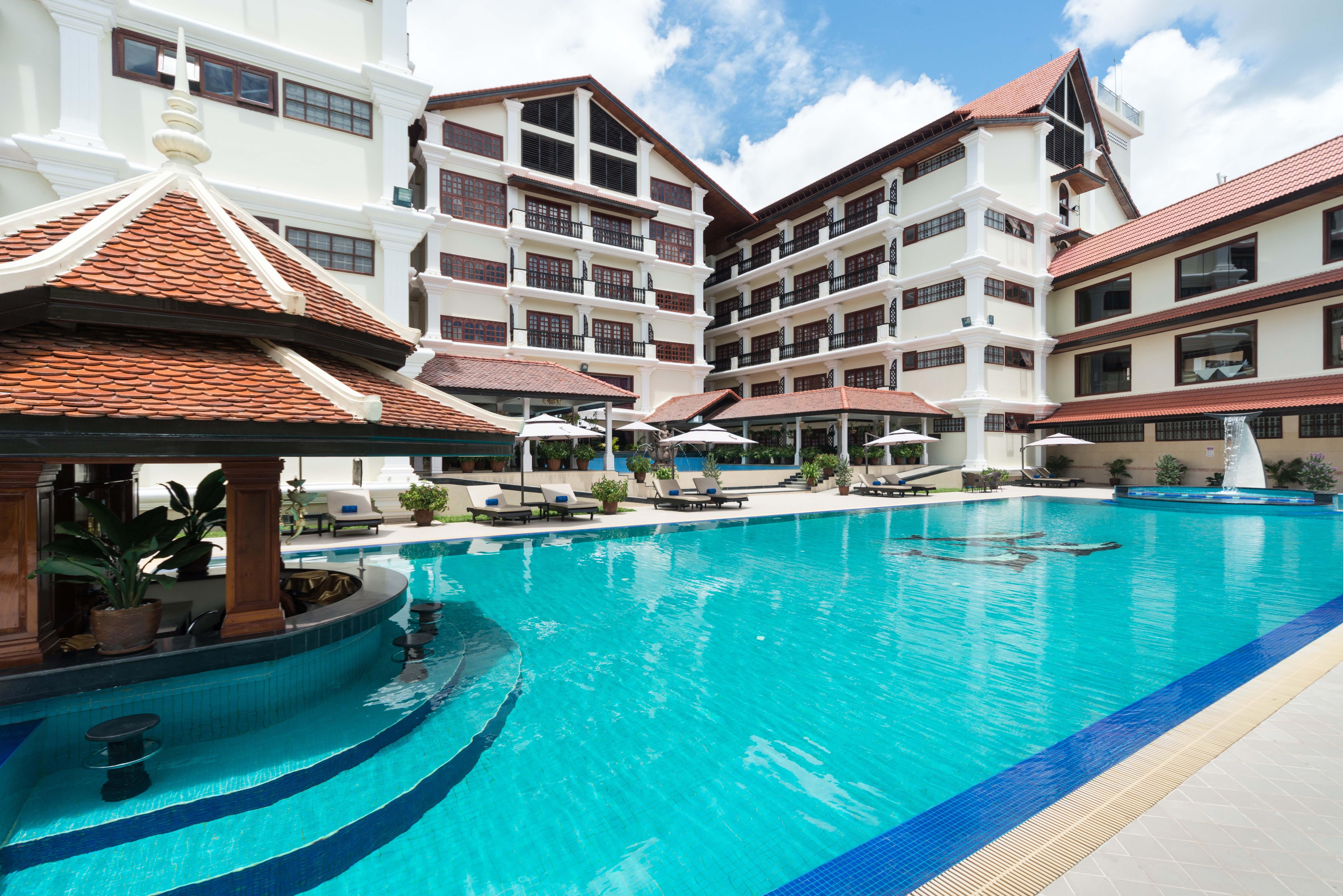Regency Angkor Hotel Сиемрип Экстерьер фото