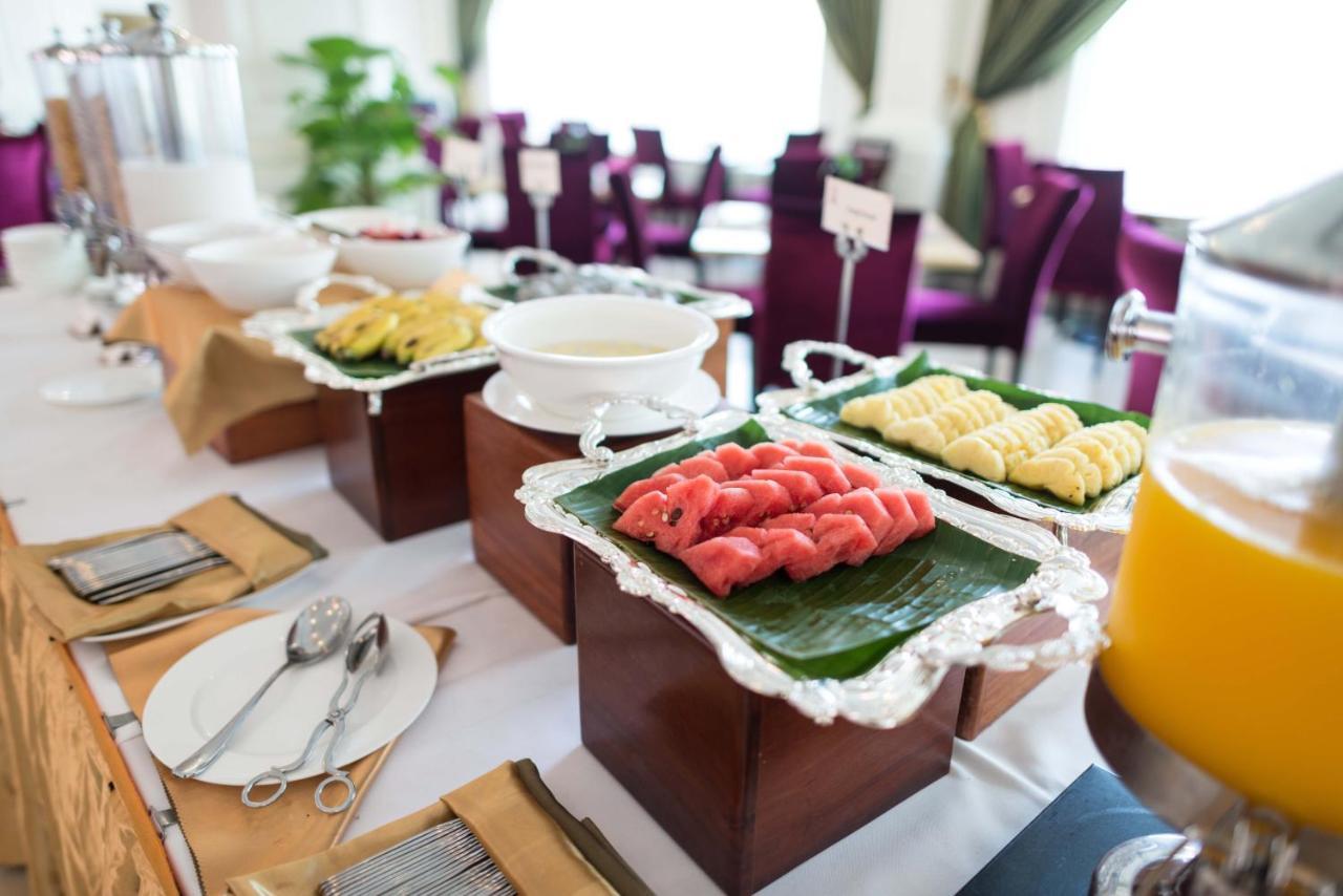 Regency Angkor Hotel Сиемрип Экстерьер фото