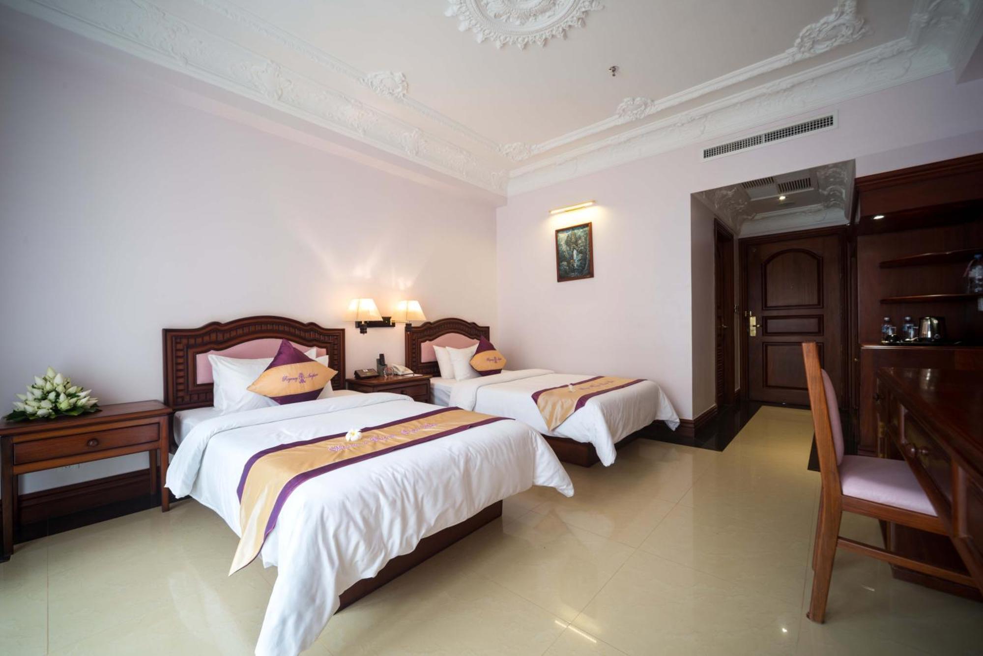Regency Angkor Hotel Сиемрип Экстерьер фото