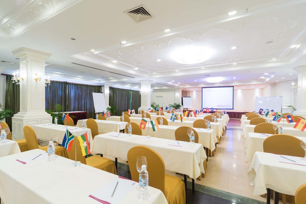 Regency Angkor Hotel Сиемрип Экстерьер фото
